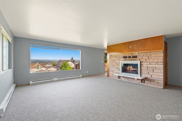 Property Photo: 3610 Oakes Avenue WA 98201
