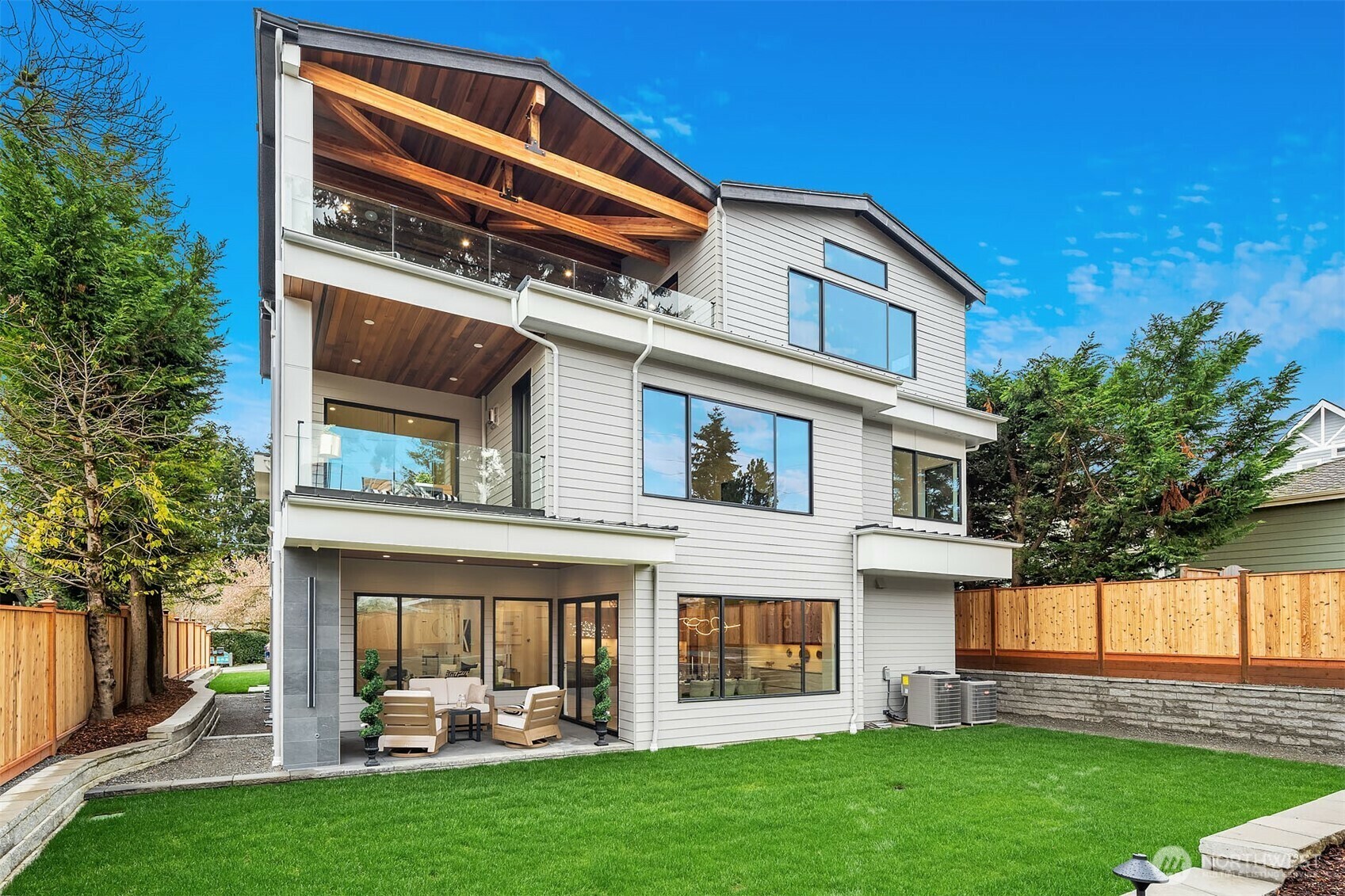 Property Photo: 422 98th Avenue NE WA 98004