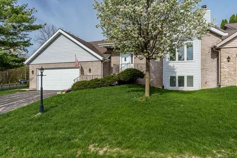 Property Photo: 422 Village Wood Ln IL 61072