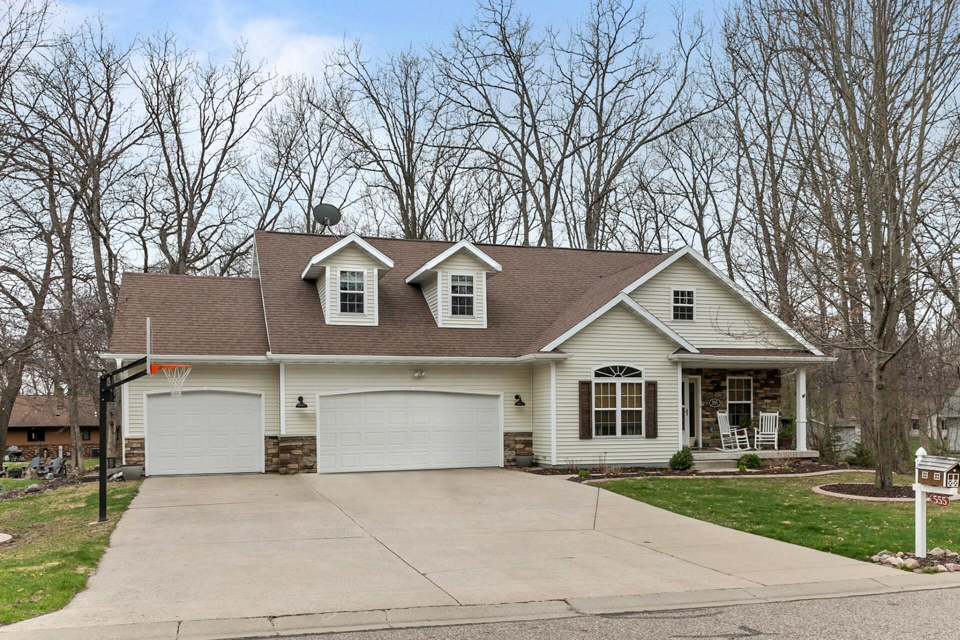 Property Photo: 555 Woodland Circle WI 54981