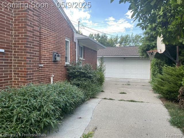 Property Photo: 21039 Danbury Street MI 48035