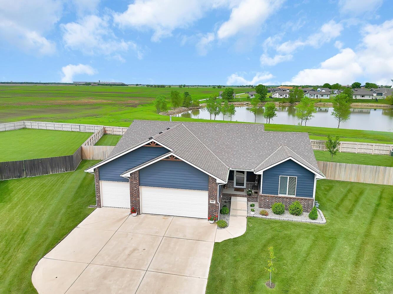 Property Photo: 825 S Cattail Cir KS 67060