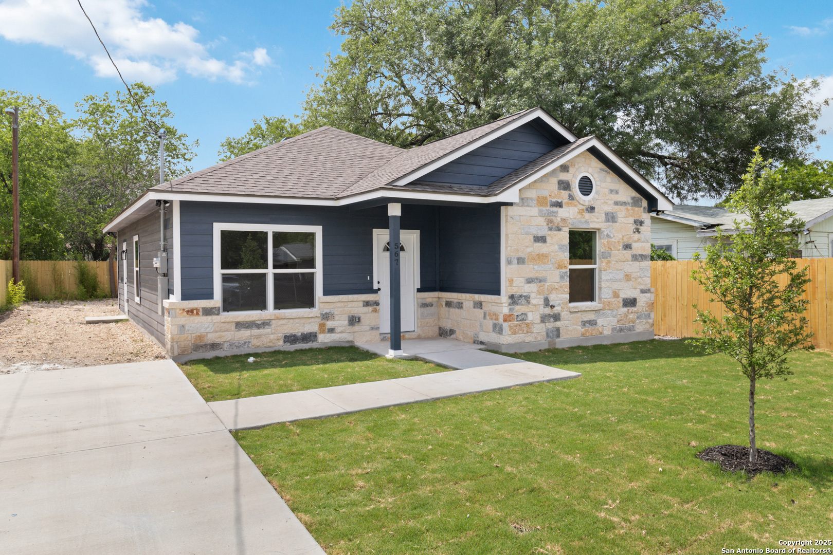Property Photo: 567 N San Horacio TX 78228