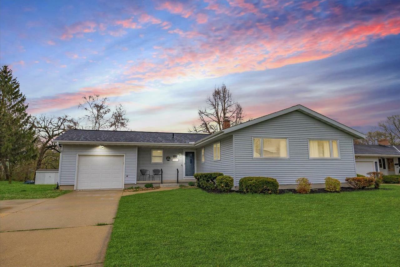 Property Photo: 819 Laura Street WI 53590