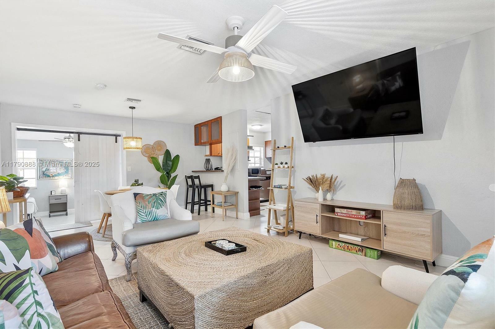 Property Photo: 901 NE 16th St FL 33304