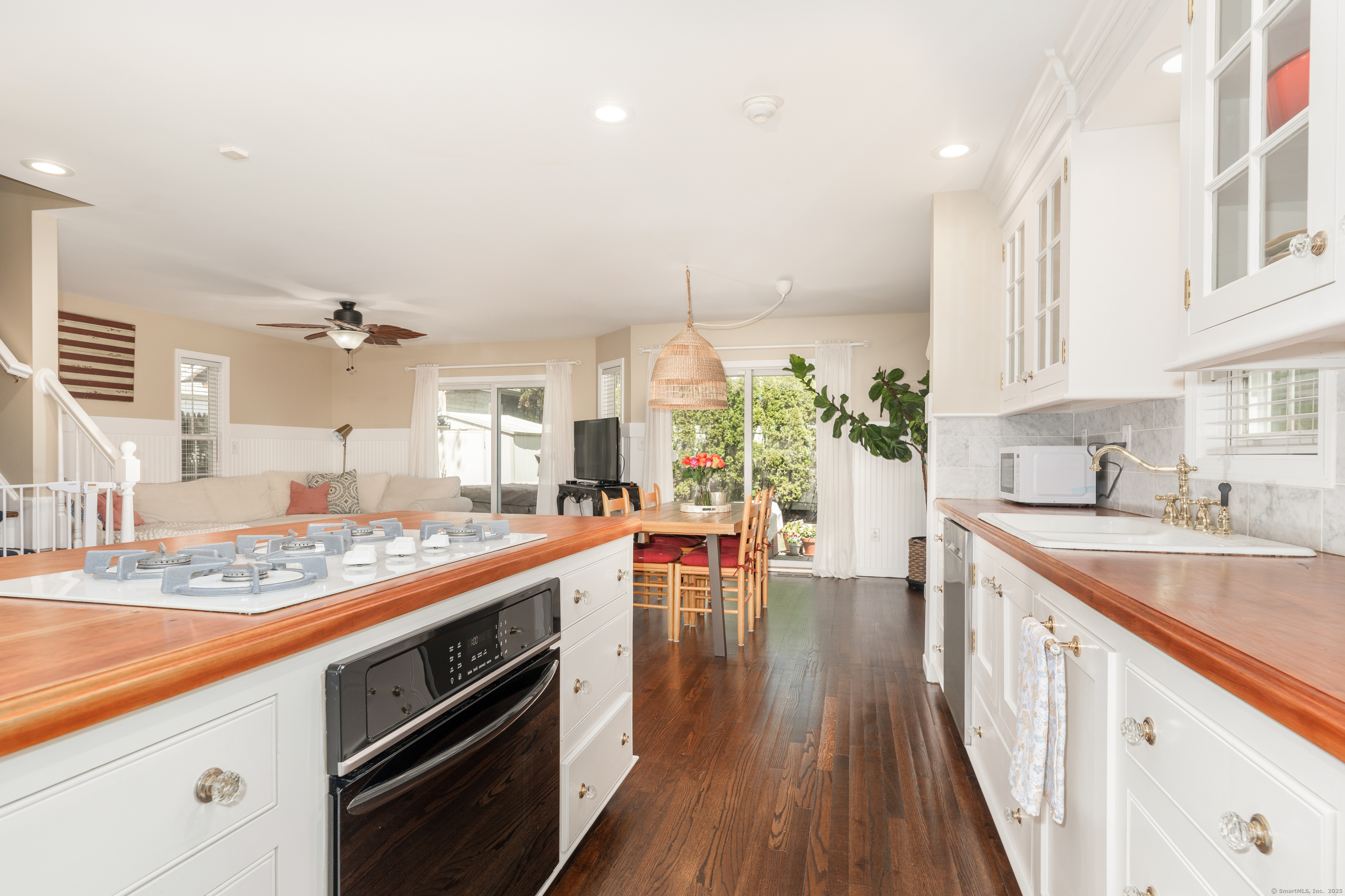 Property Photo: 39 Wildemere Avenue CT 06460