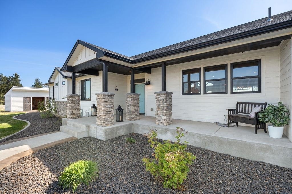 Property Photo: 21315 N Division Rd WA 99005