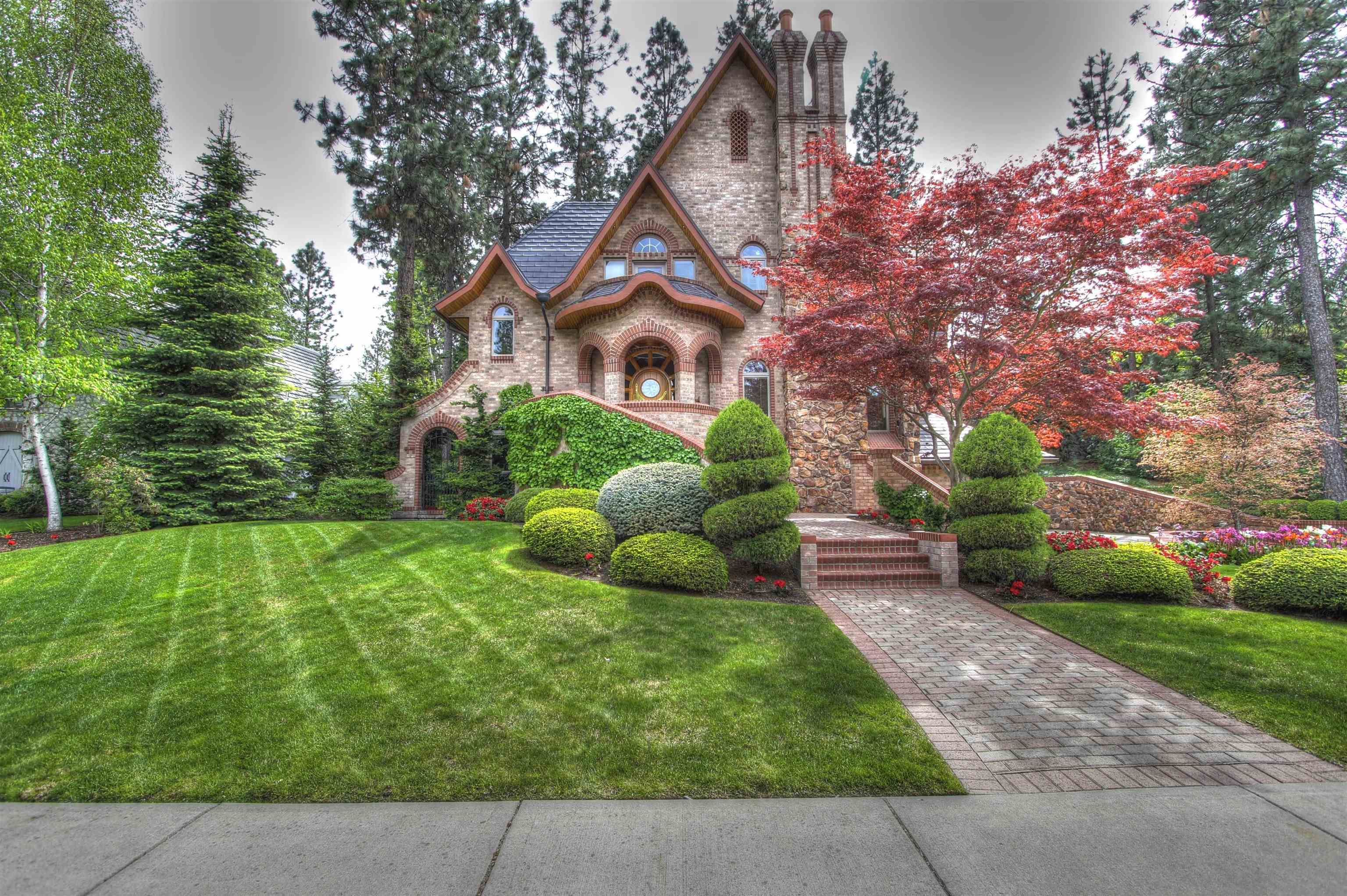 Property Photo: 2010 E Pinecrest Rd WA 99203