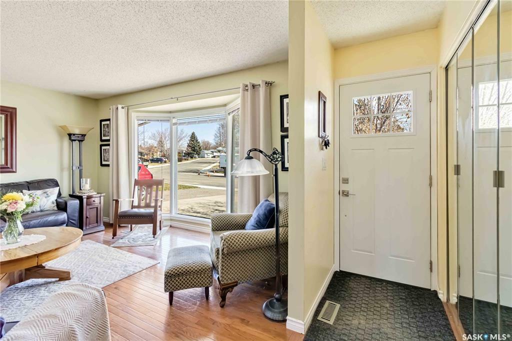 Property Photo: 262 Wrigley Crescent SK S7M 4Y4