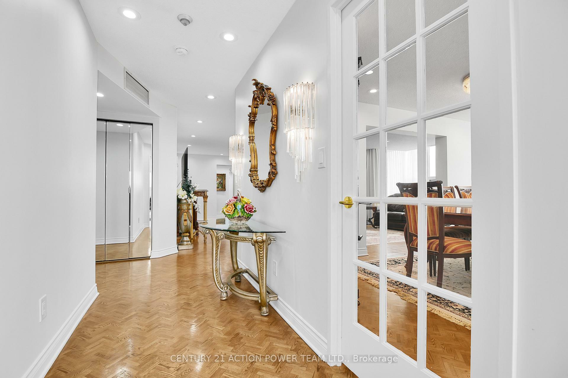 Photo de la propriété: 1510 Riverside Drive Ph2804 ON K1G 4X5