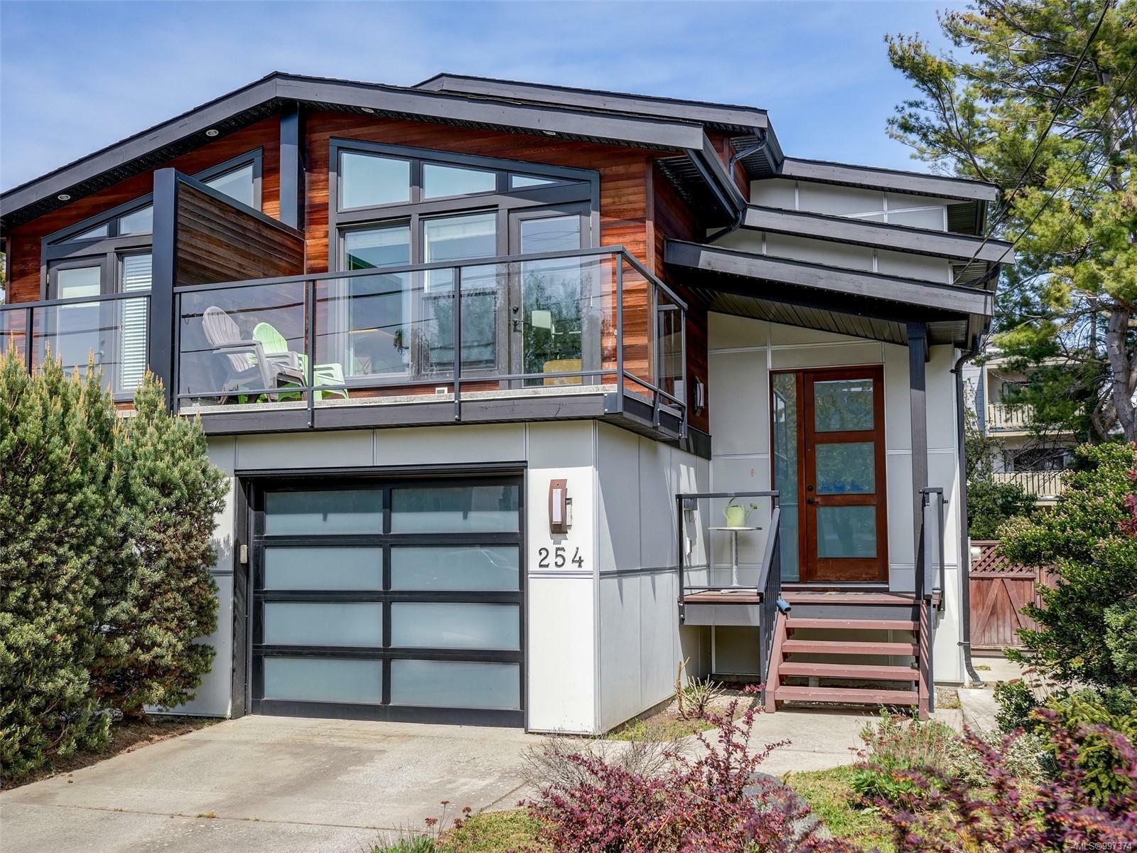 Property Photo: 254 Ontario St BC V8V 1N2