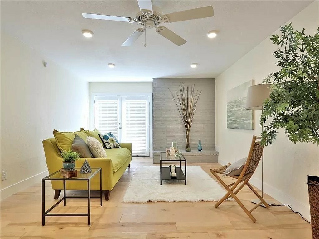 Property Photo: 909 Reinli Street 111 TX 78751
