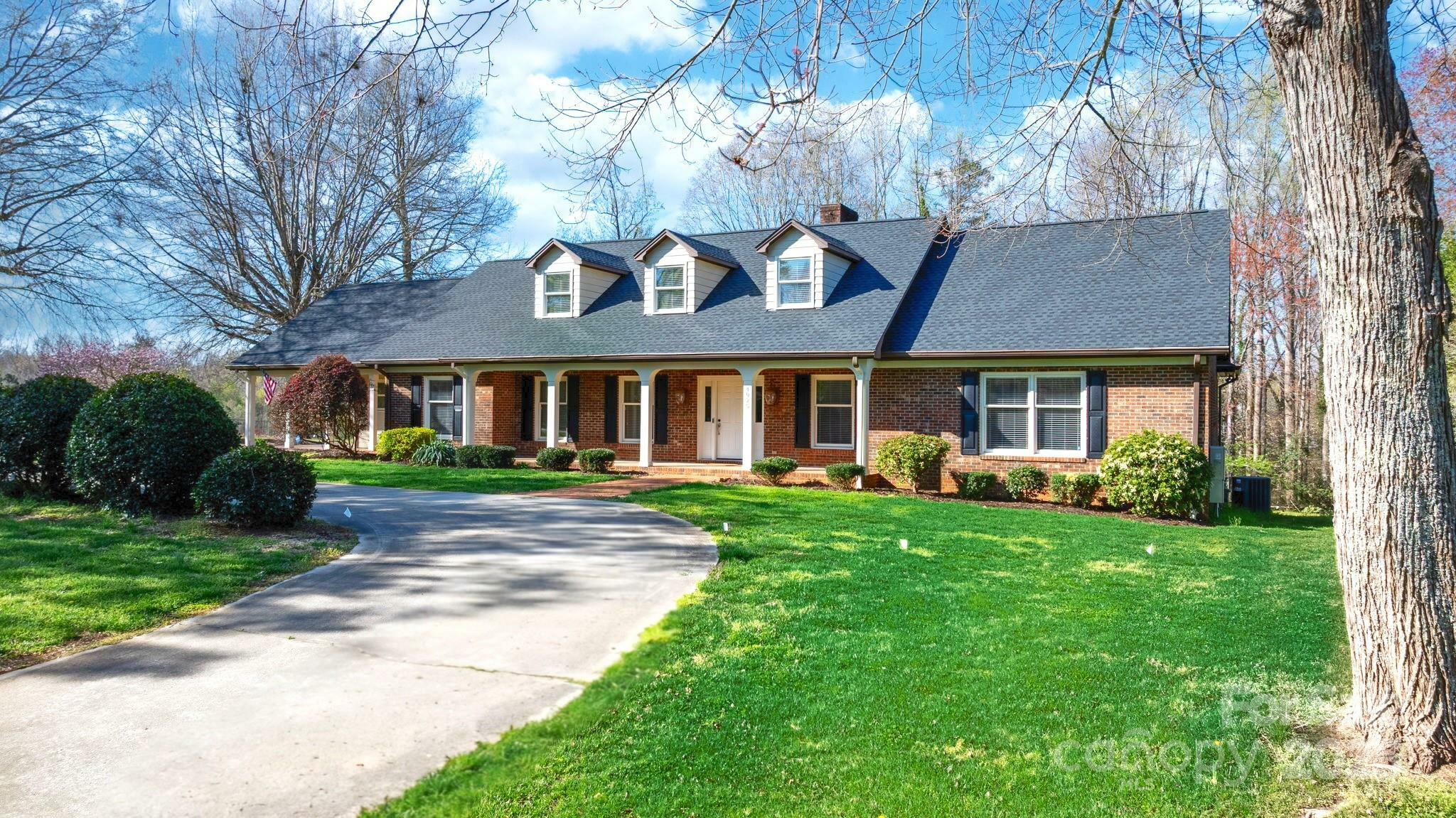 Property Photo: 4025 4th Street Lane NW NC 28601