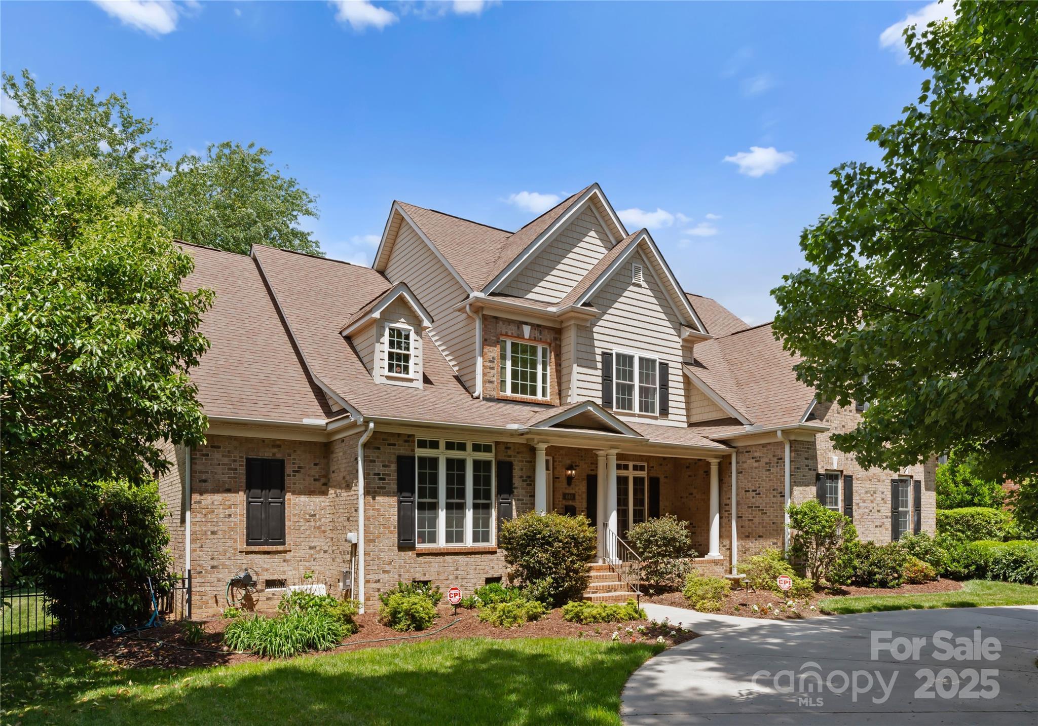 Property Photo: 440 S Sharon Amity Road NC 28211
