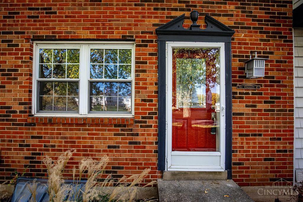Property Photo: 7521 Kingsgate Way OH 45069