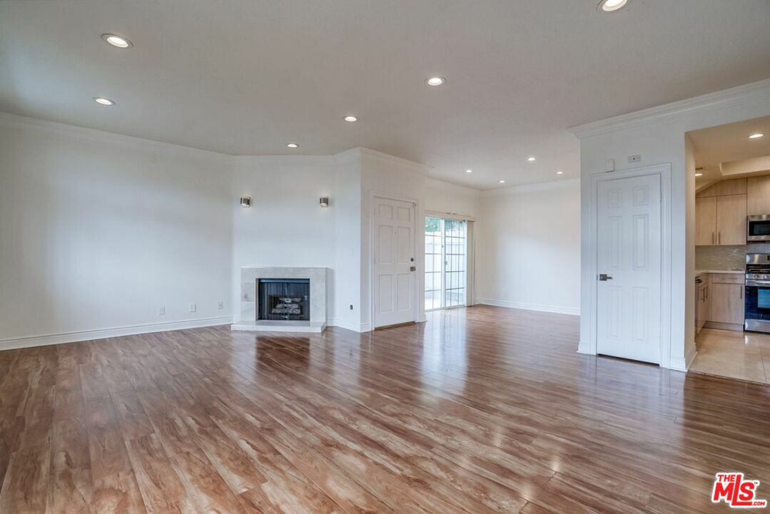 Property Photo: 1034 S Shenandoah St CA 90035