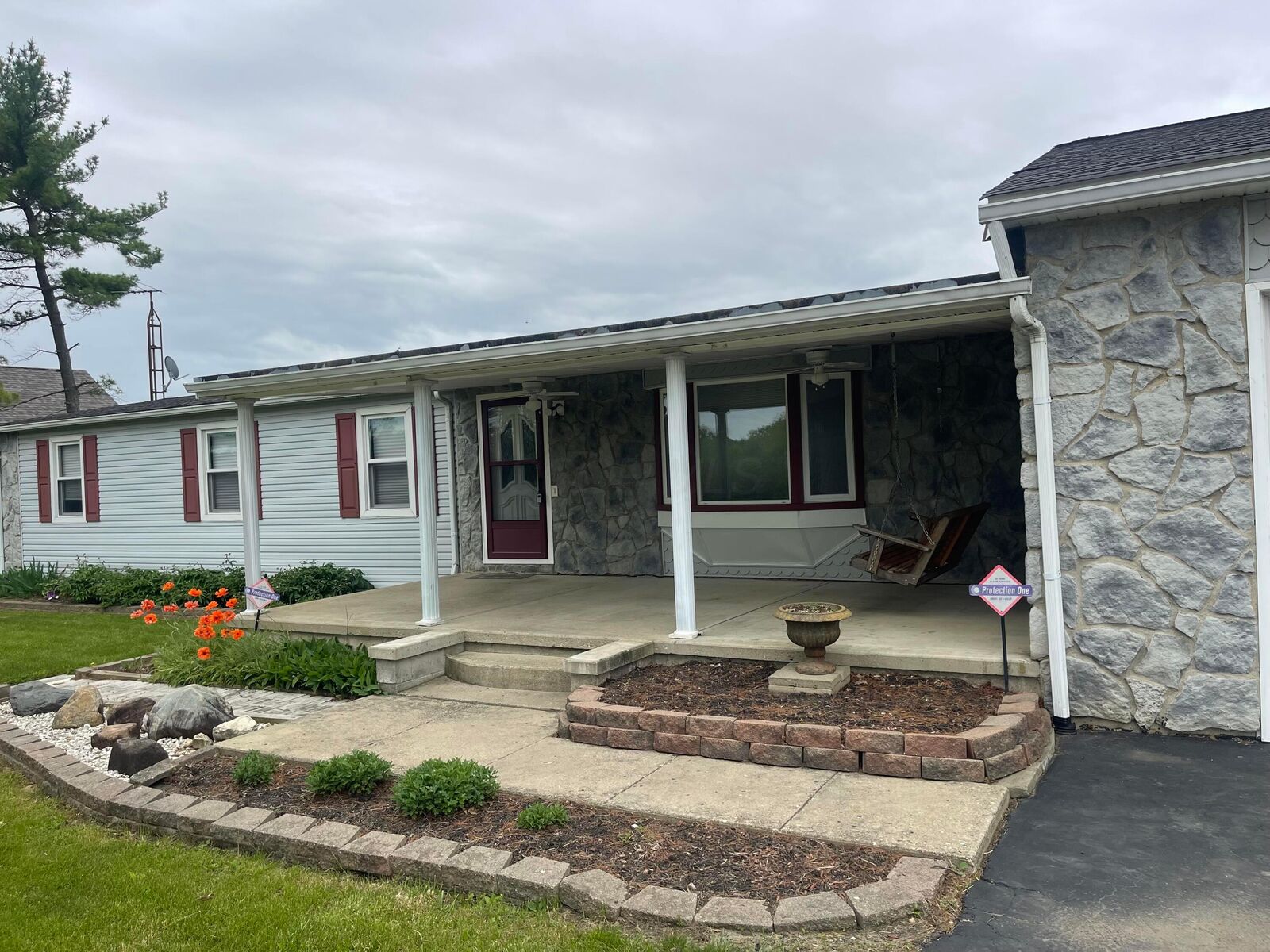 Property Photo: 10519 Darby Creek Road OH 43146
