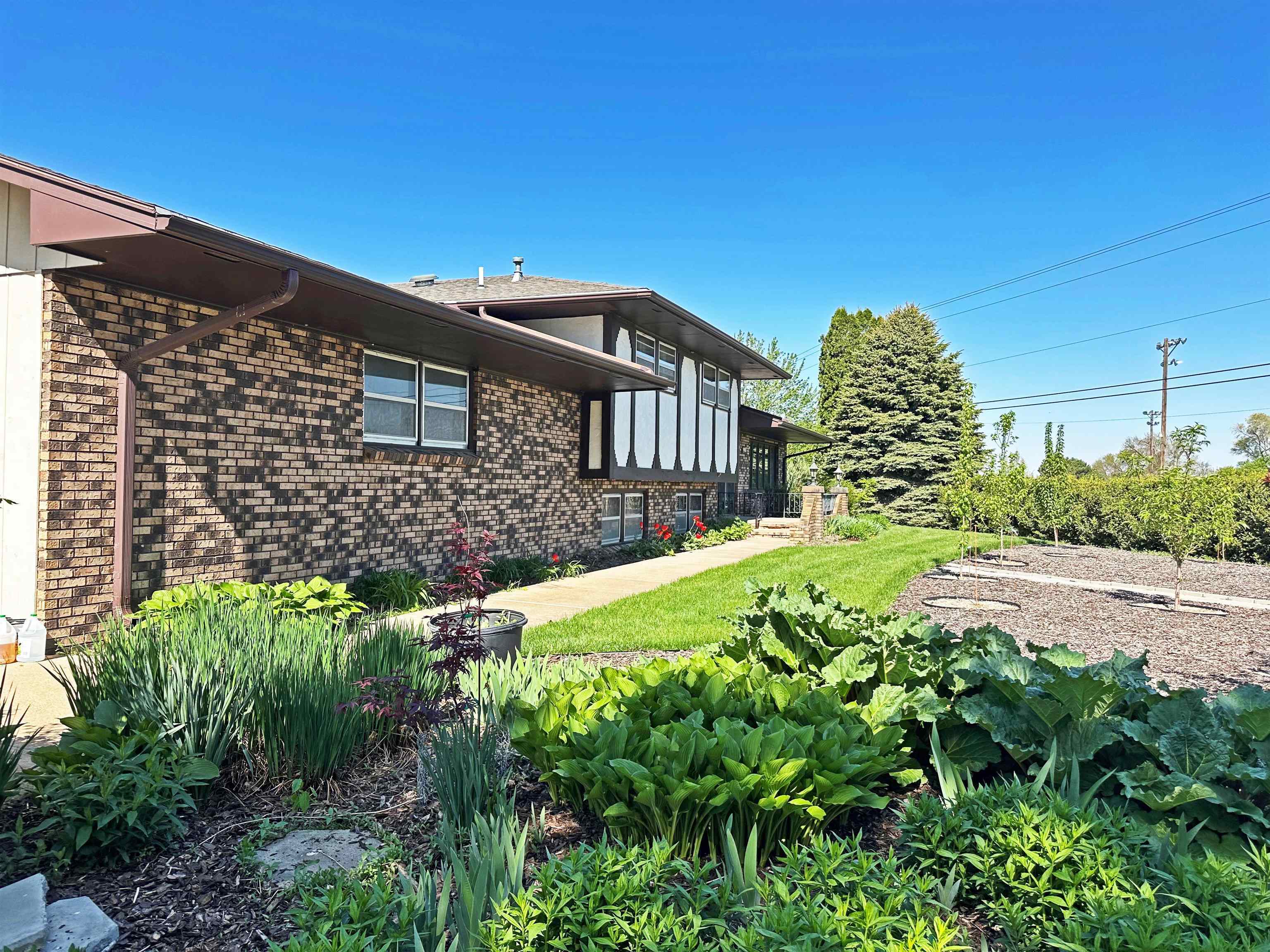 Property Photo: 3901 83rd Street NE 68601