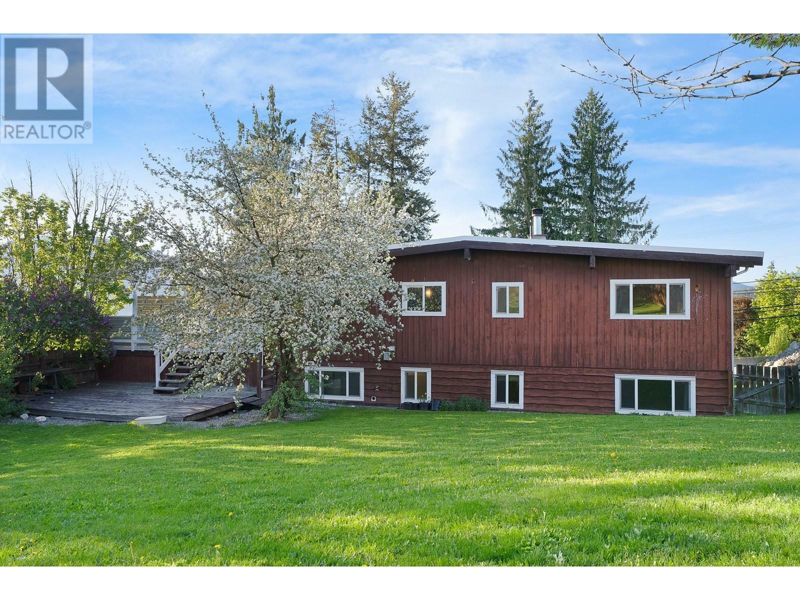 Photo de la propriété: 2190 Okanagan Avenue Southeast BC V1E 1H4