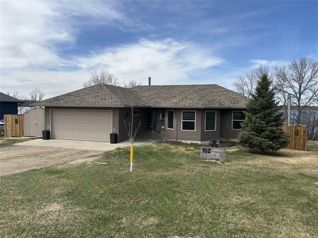Property Photo: 102 Lakeview Meadows Drive MB R0K 1R0
