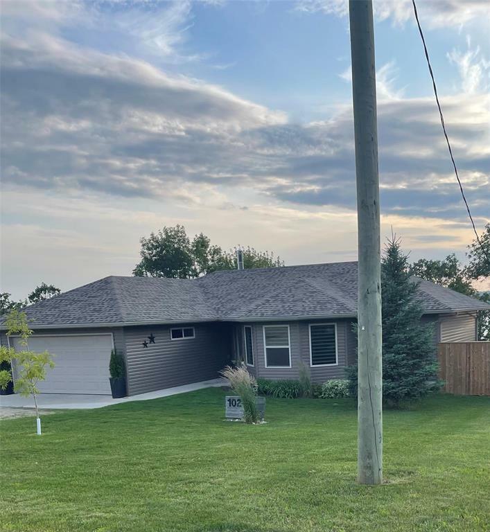 Property Photo: 102 Lakeview Meadows Drive MB R0K 1R0