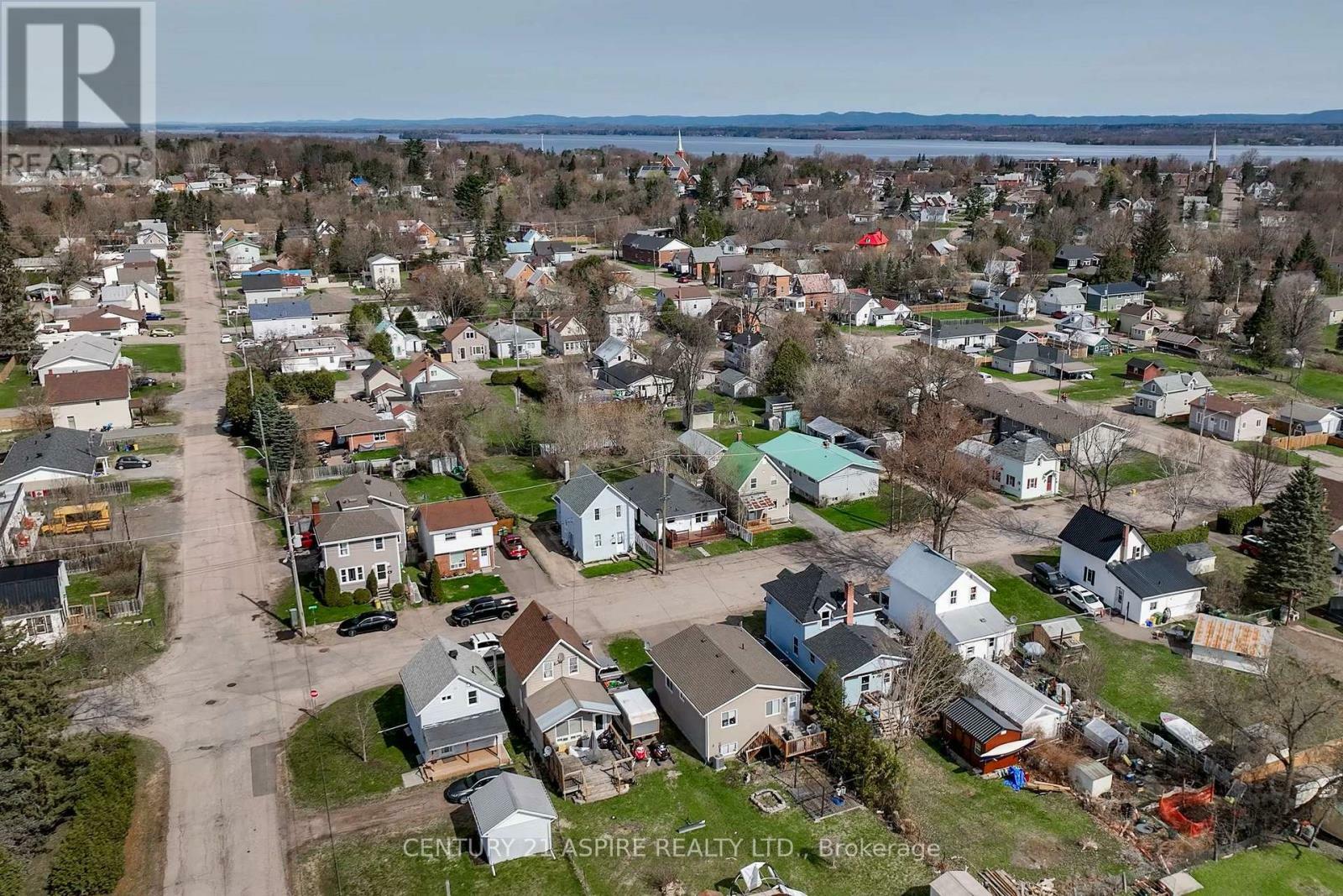 Property Photo: 468 Norman Street ON K8A 4A5