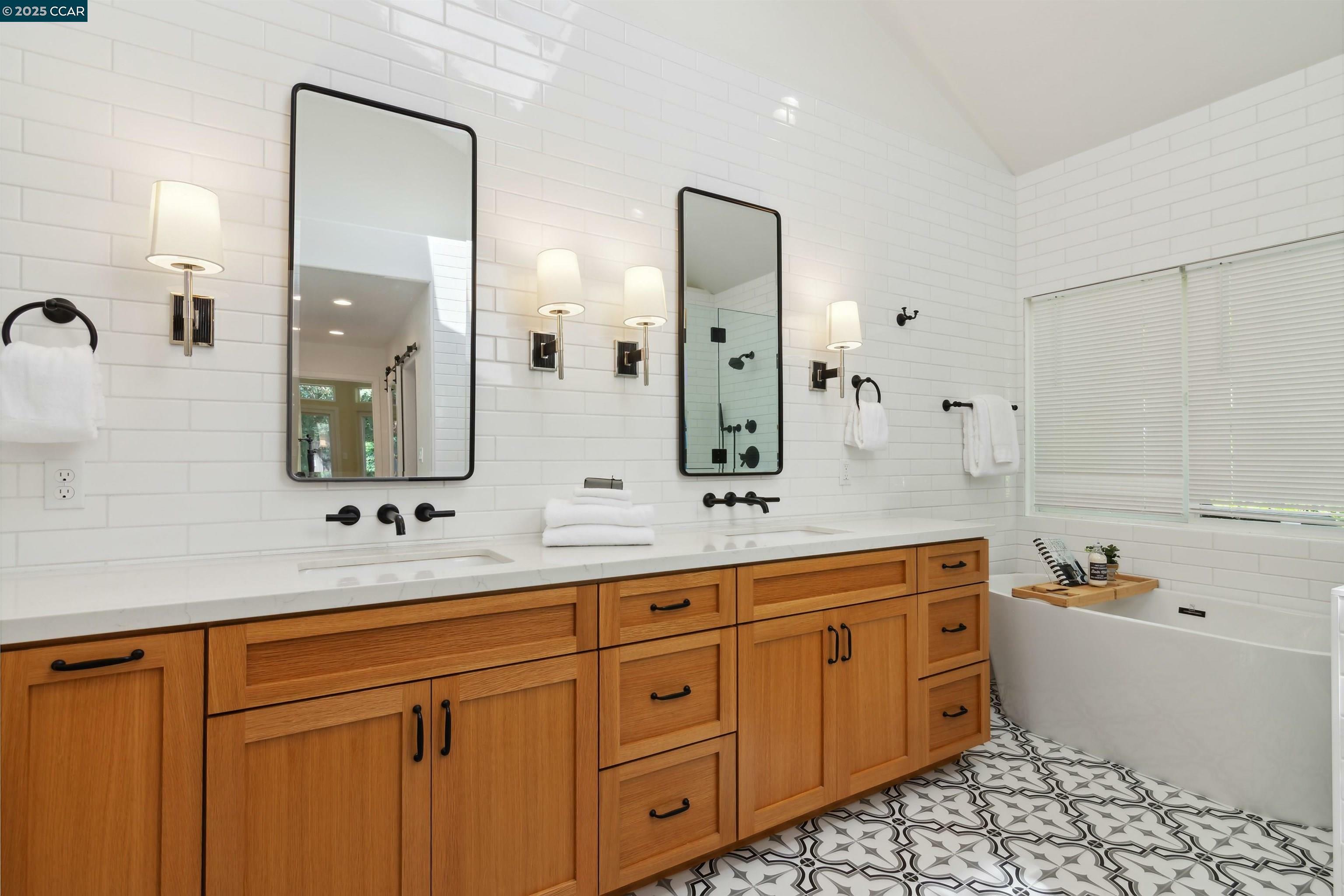 Property Photo: 665 Monaco Ct CA 94598
