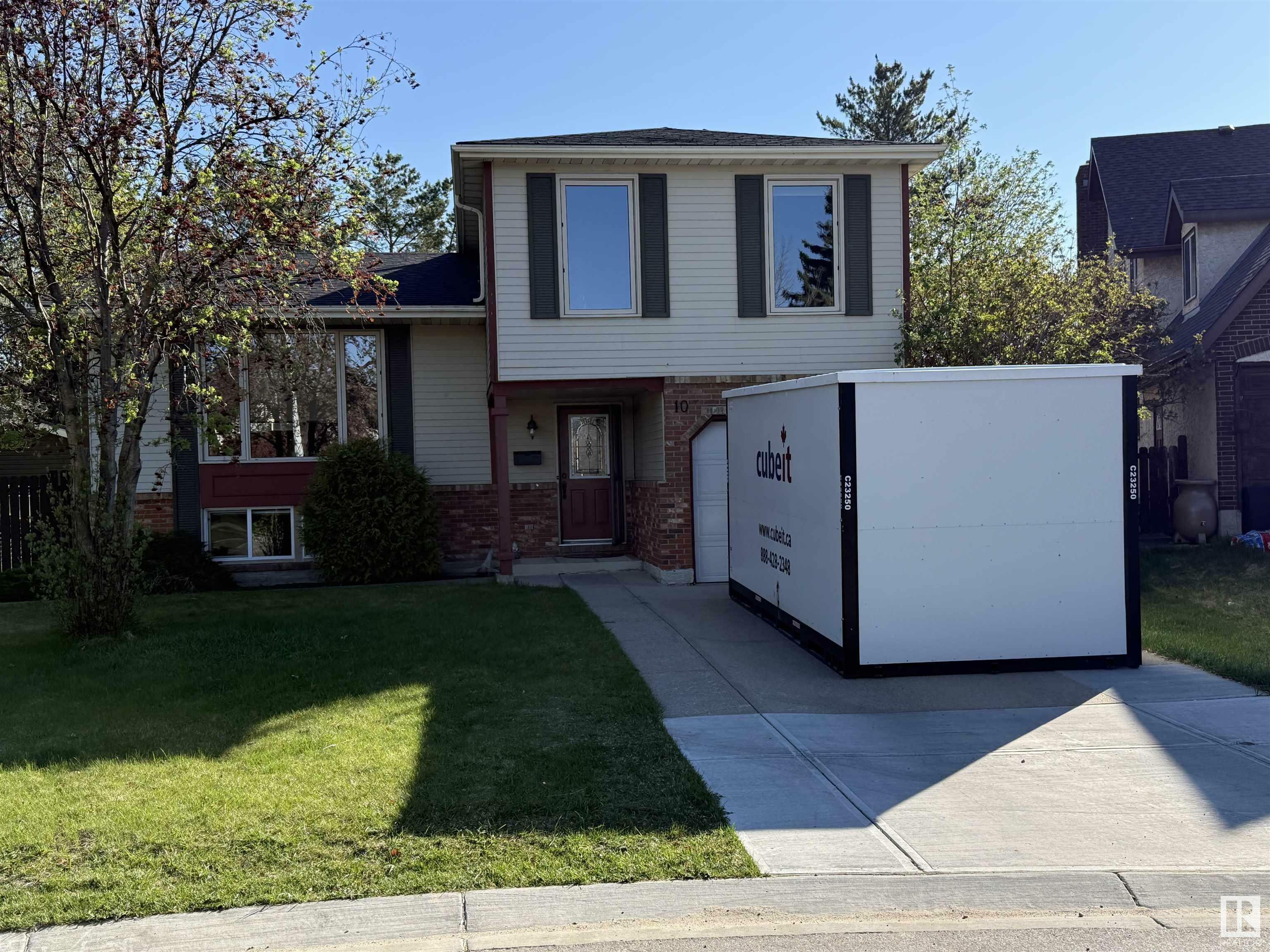 Property Photo: 10 Groat Place AB T7X 1Z5