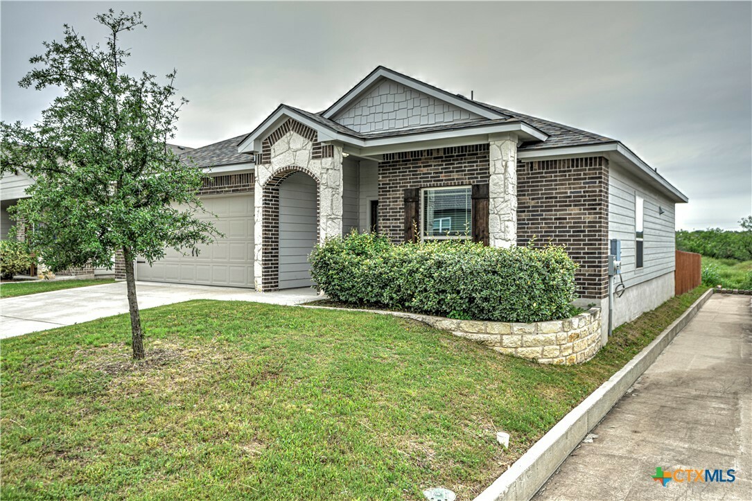 Property Photo: 2002 Hayes Street TX 76502