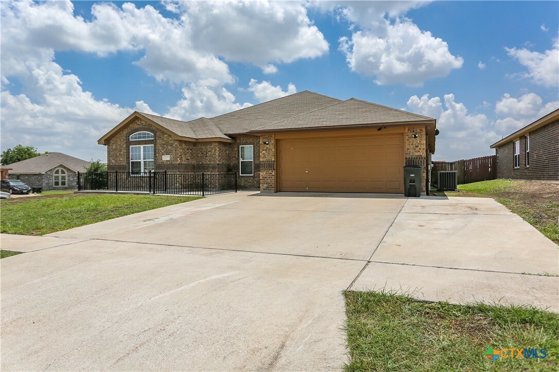 Property Photo: 2100 Golden Eagle Drive TX 76549