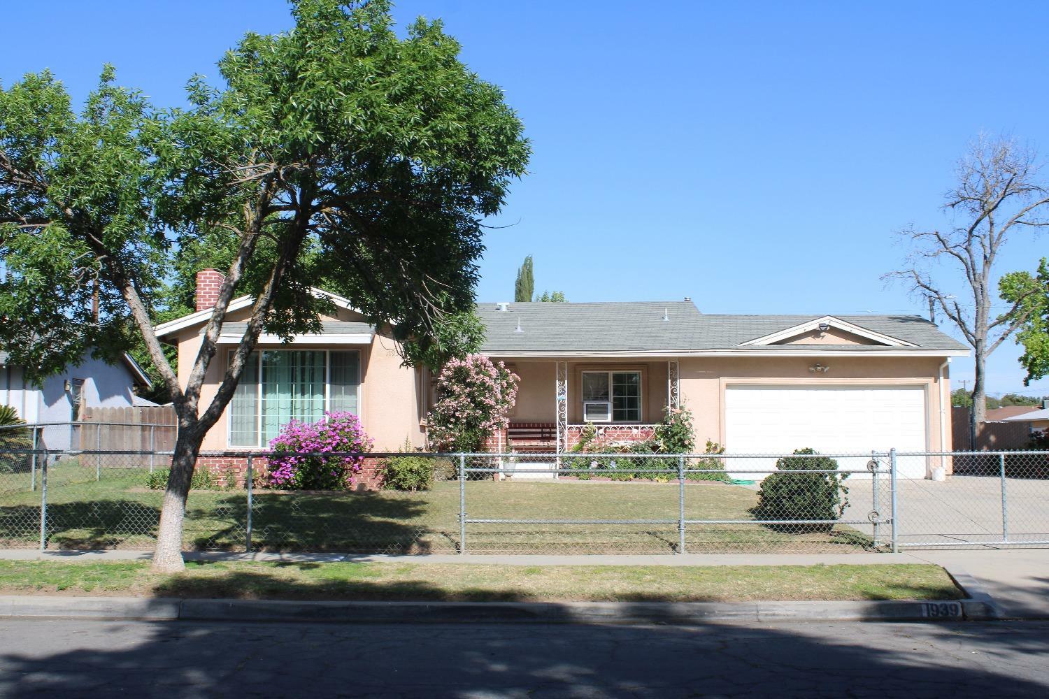 Property Photo: 1939 S Sierra Vista Ave CA 93702