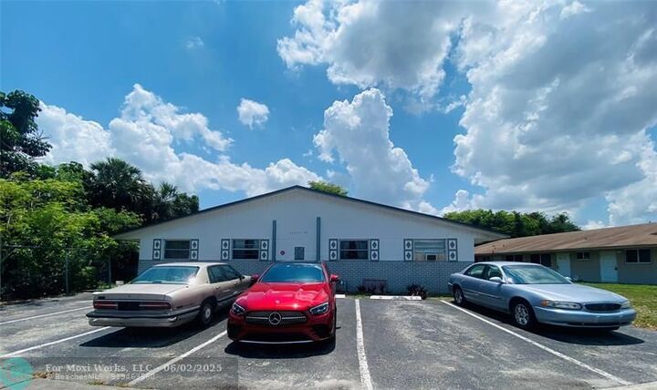 Property Photo: 2233-2239 NW 57th Ave FL 33313