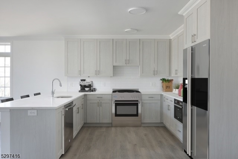 Property Photo: 500 Central Ave, Unit 204 NJ 07090