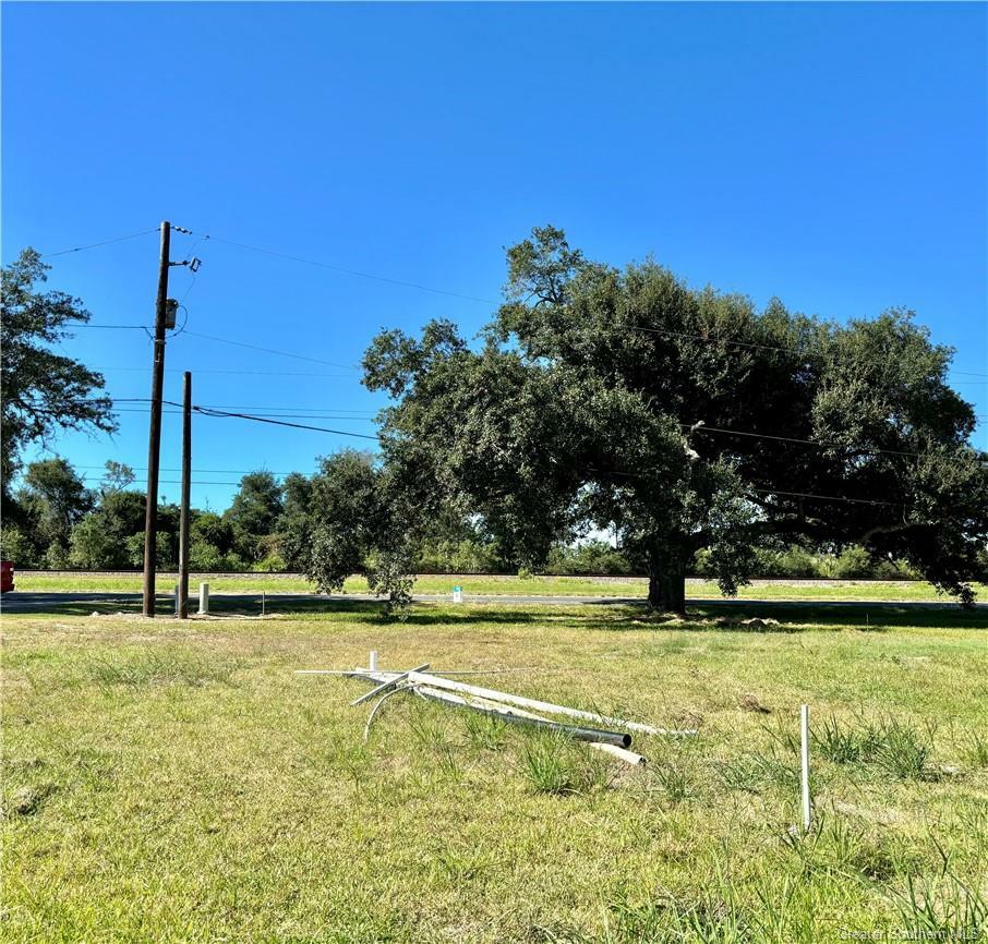 Property Photo: 403 E Highway 90 Highway LA 70668
