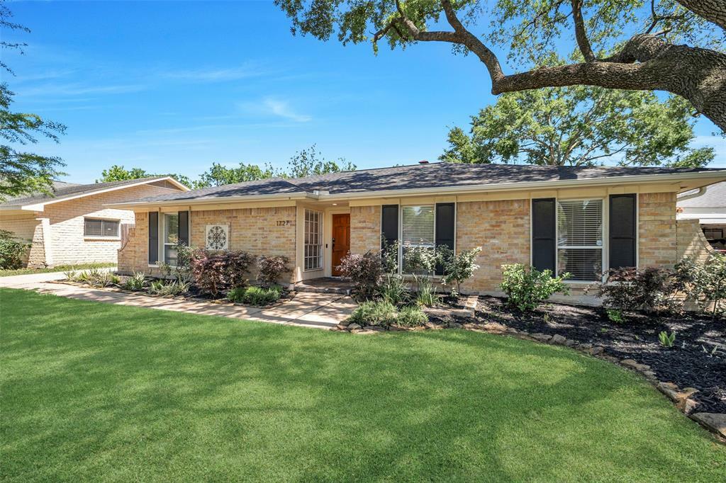 Property Photo: 1727 Shannon Valley Drive TX 77077