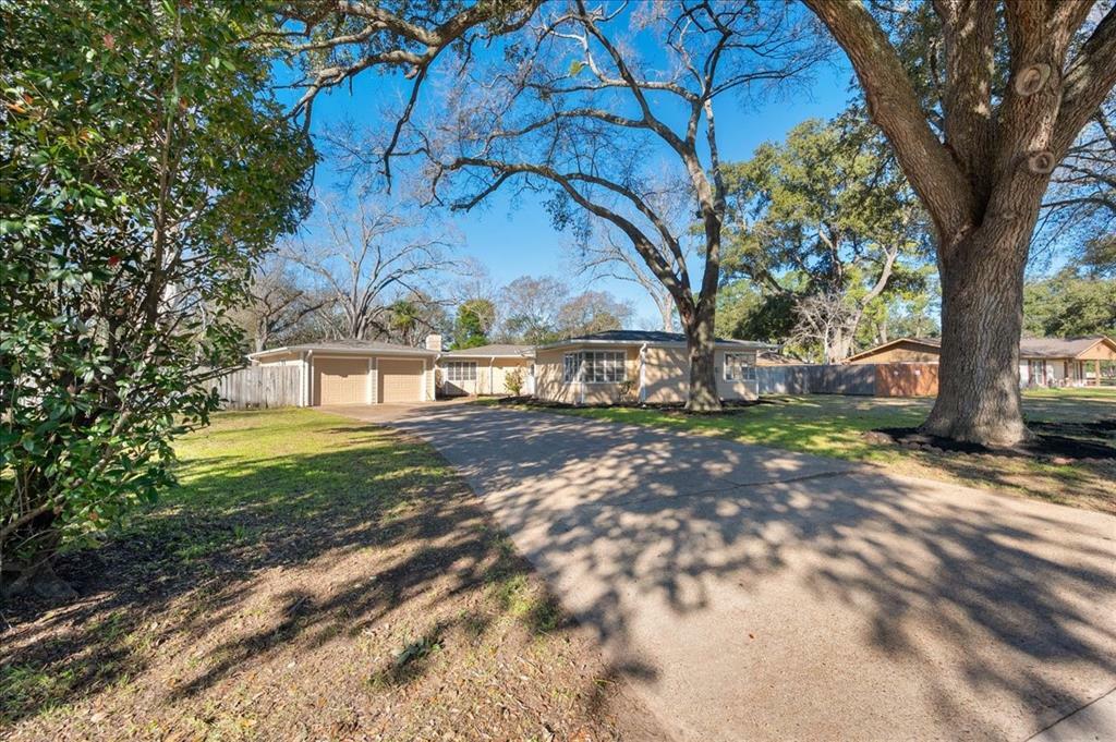 Property Photo: 1905 Avenue D TX 77493