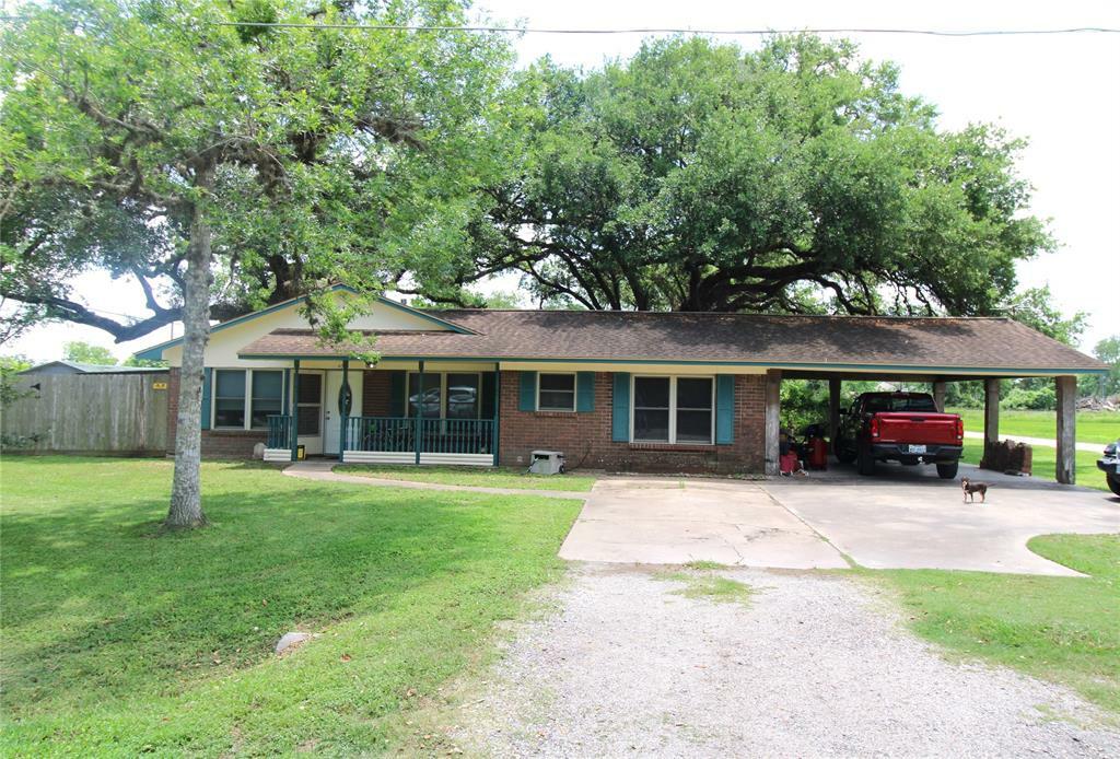 Property Photo: 402 E Smith Street TX 77422