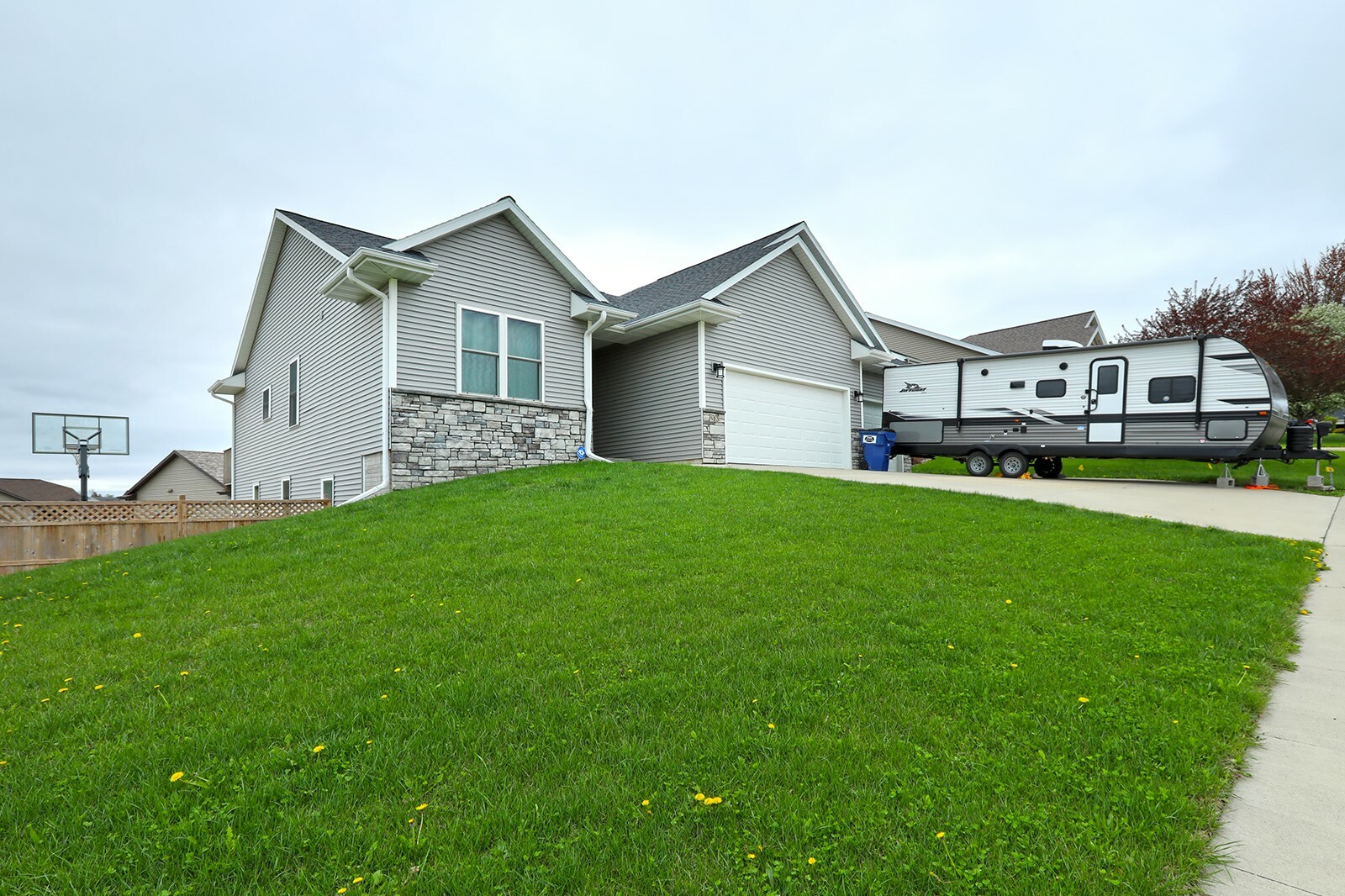 Property Photo: 513 Craig Circle IA 50158