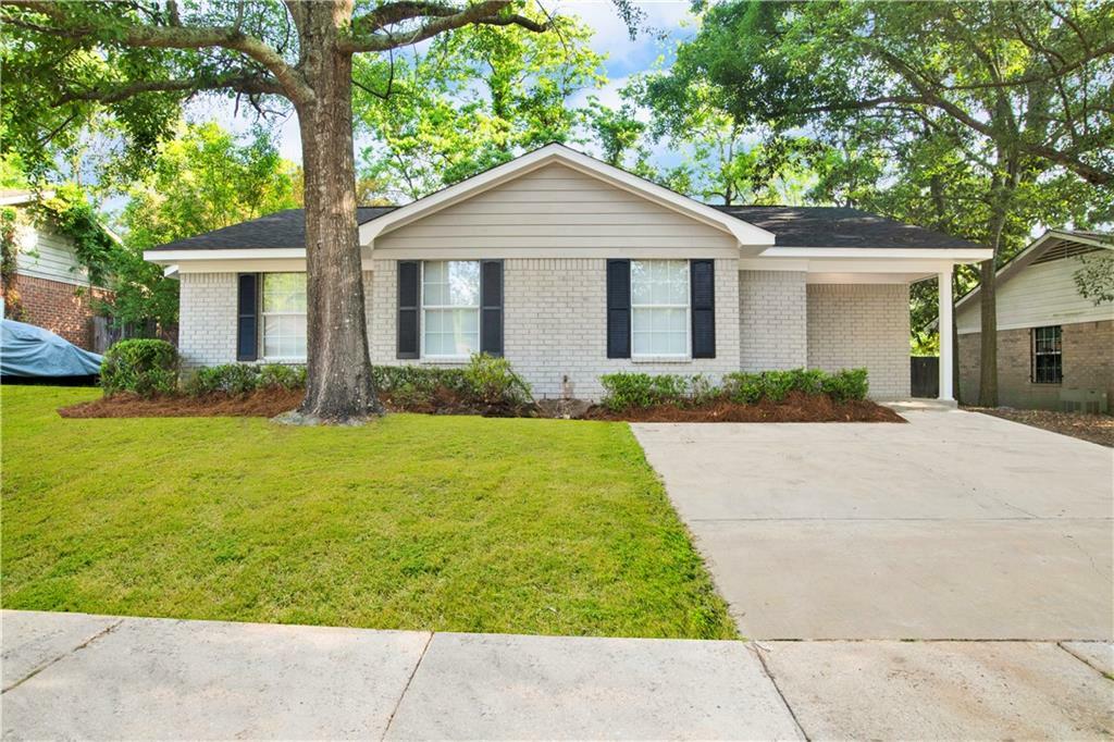 Property Photo: 2504 Oakmont Court AL 36605