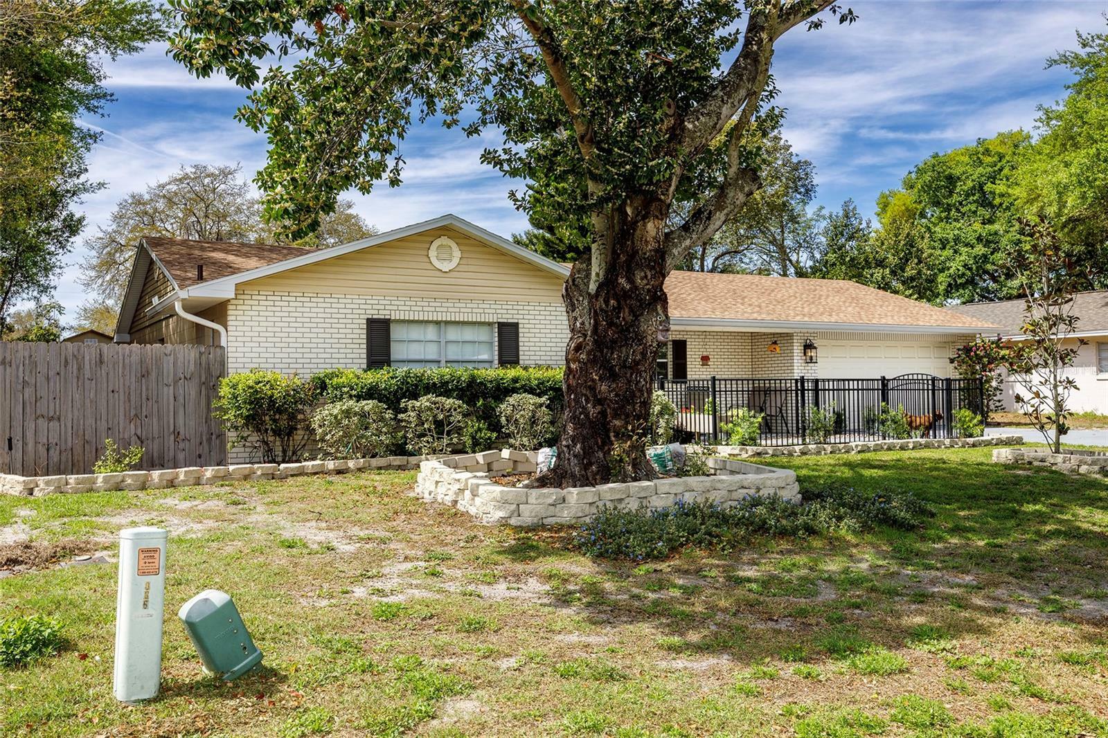 Property Photo: 3430 Laurel Drive FL 32757