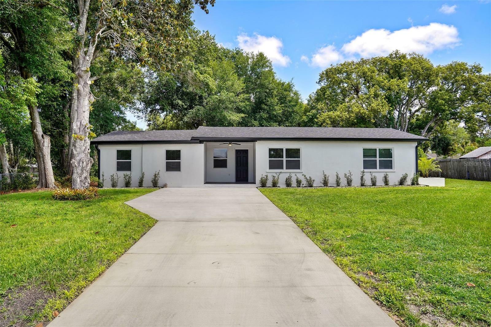 Property Photo: 50 Community Drive FL 32713