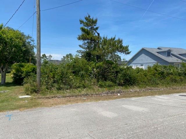 Property Photo: 18 Firethorn Lane FL 32137