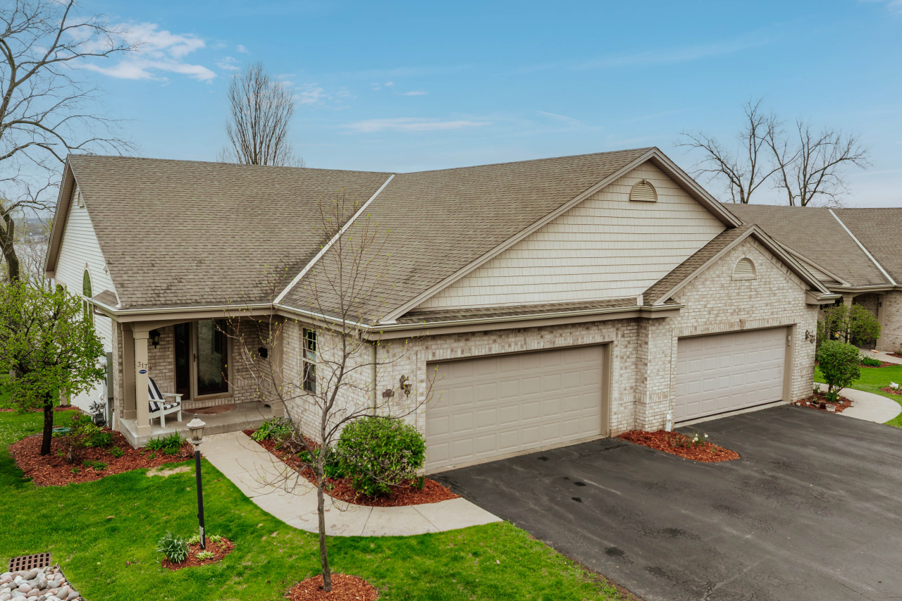 317 Cardinal Ridge Dr  Pewaukee WI 53072 photo