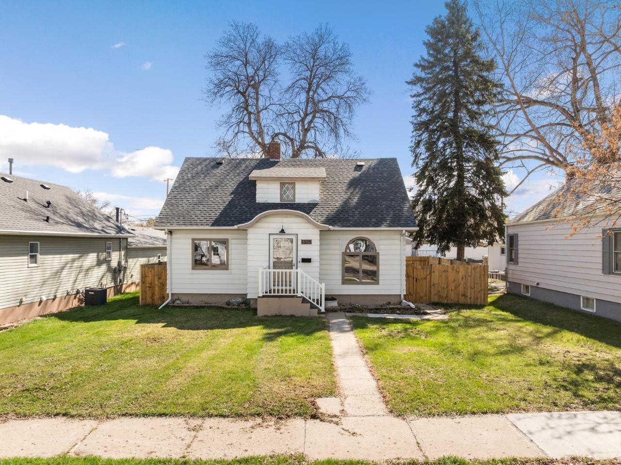 Property Photo: 1325 Main St S ND 58701