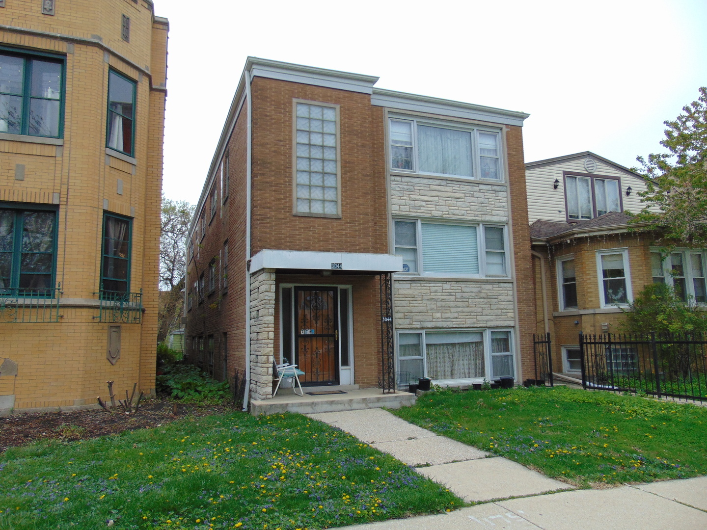 Property Photo: 3044 N Kolmar Avenue IL 60641