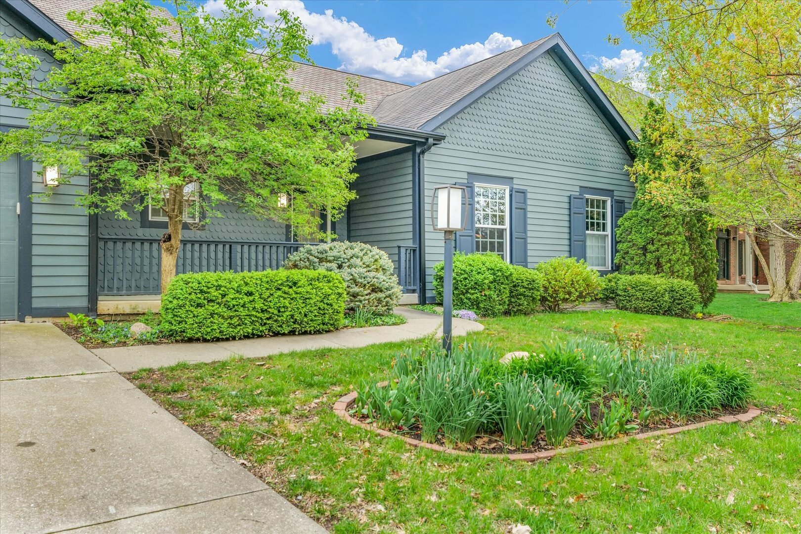 Property Photo:  2410 Wendover Place  IL 61822 