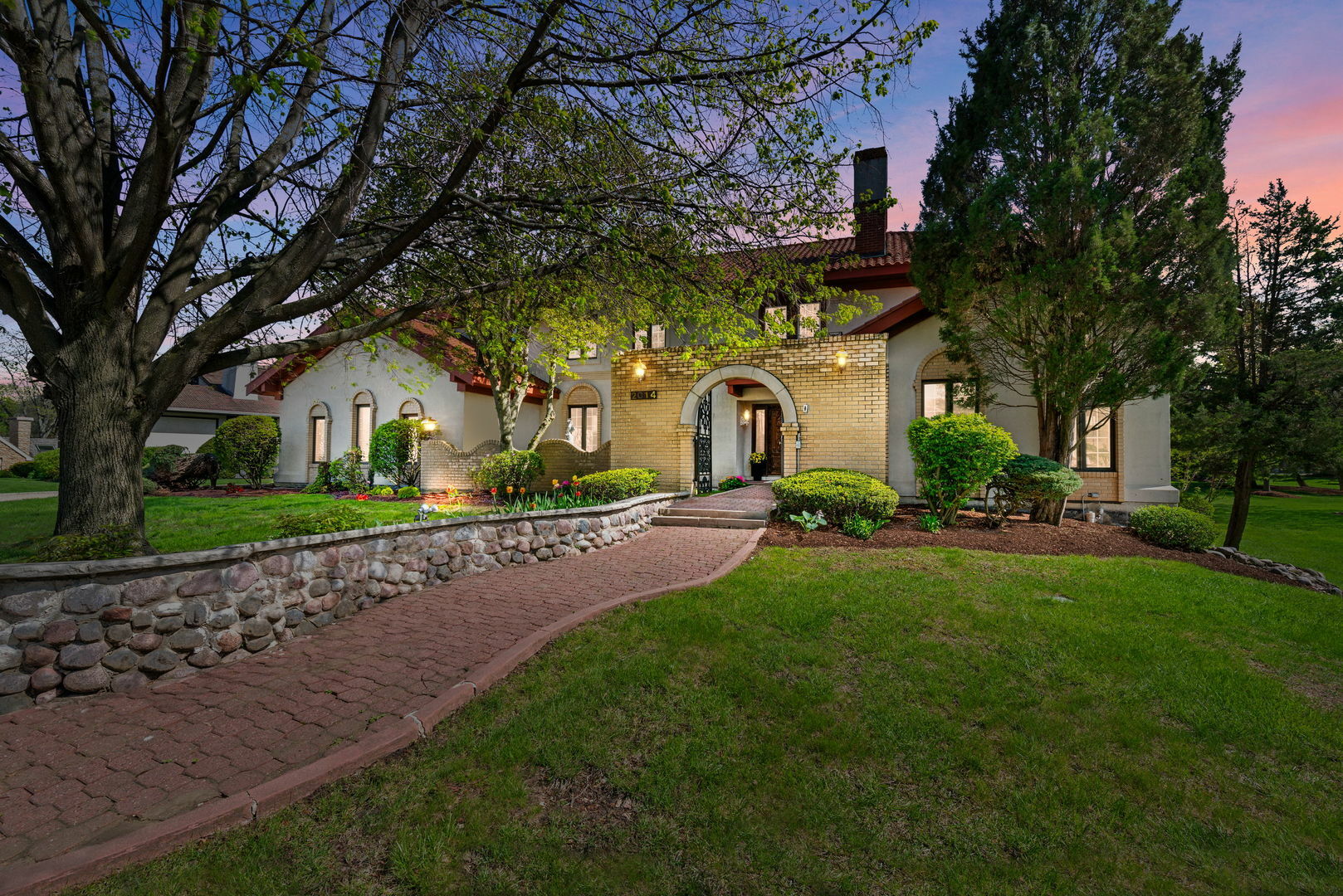 Property Photo: 2014 Midwest Club Parkway IL 60523