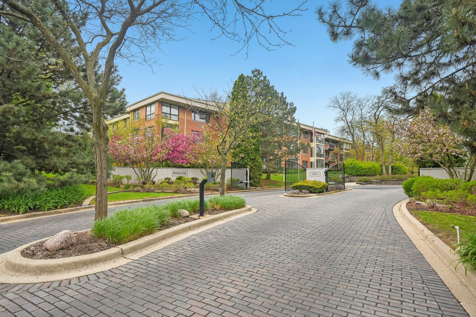 Property Photo:  3525 S Cass Court 302  IL 60523 