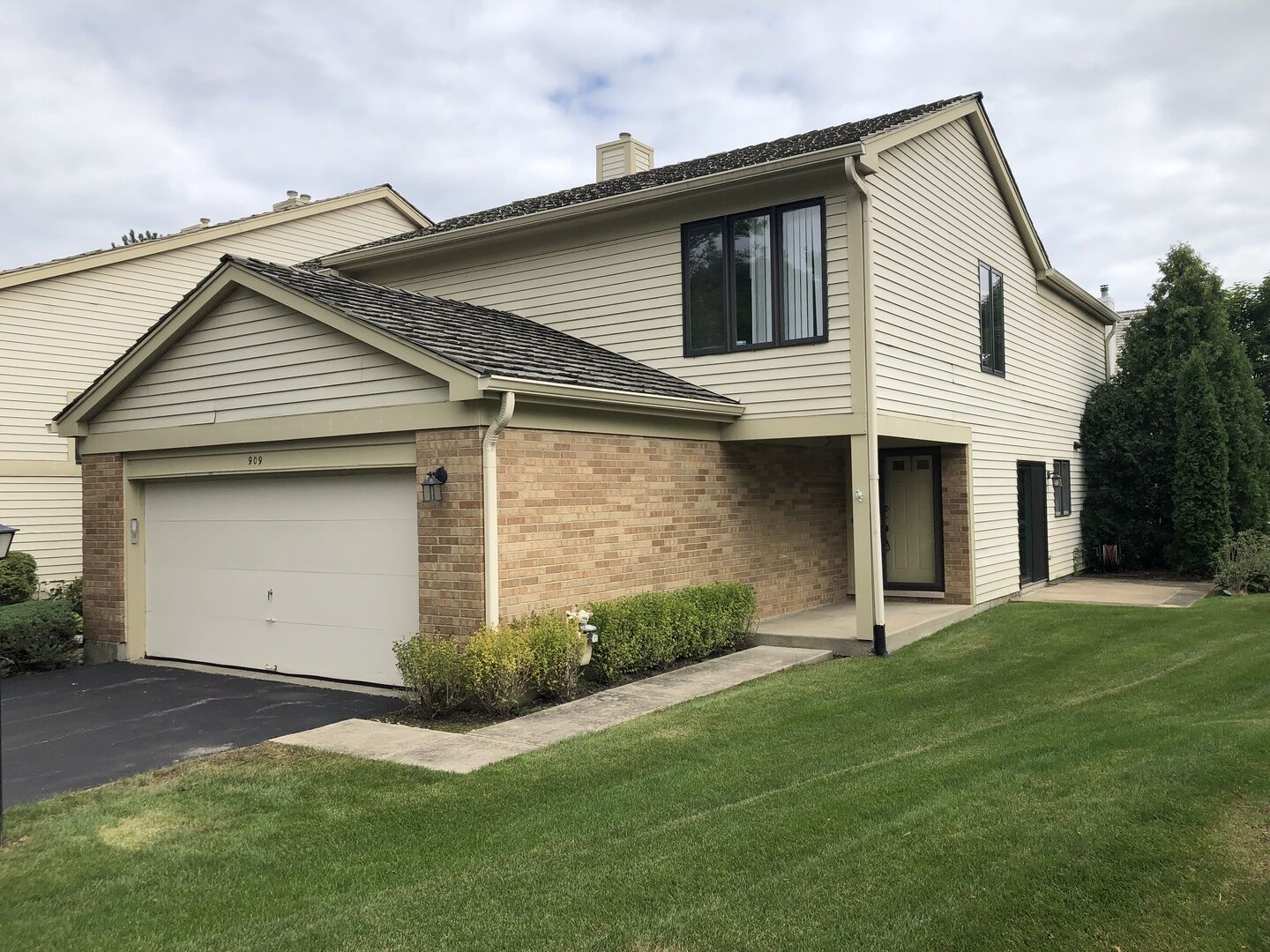 Property Photo:  909 Suffolk Court 0  IL 60048 