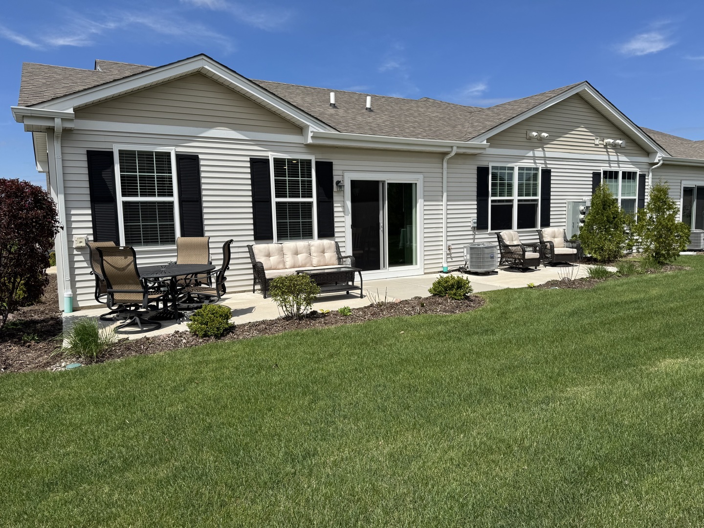Property Photo: 1024 Crestview Lane IL 60140